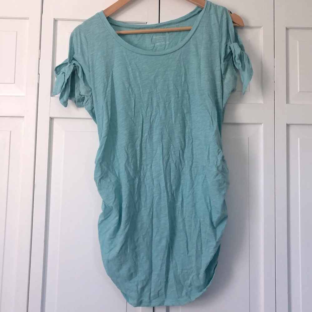 Motherhood maternity shortsleeved top. Knotted sleeves.  Smoke free home